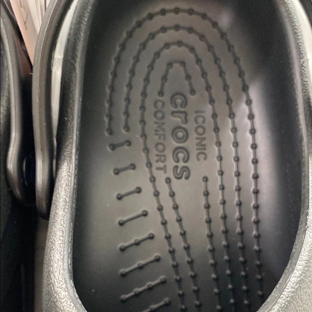 CROCS Black Sandals with Molded Design and Ventilation